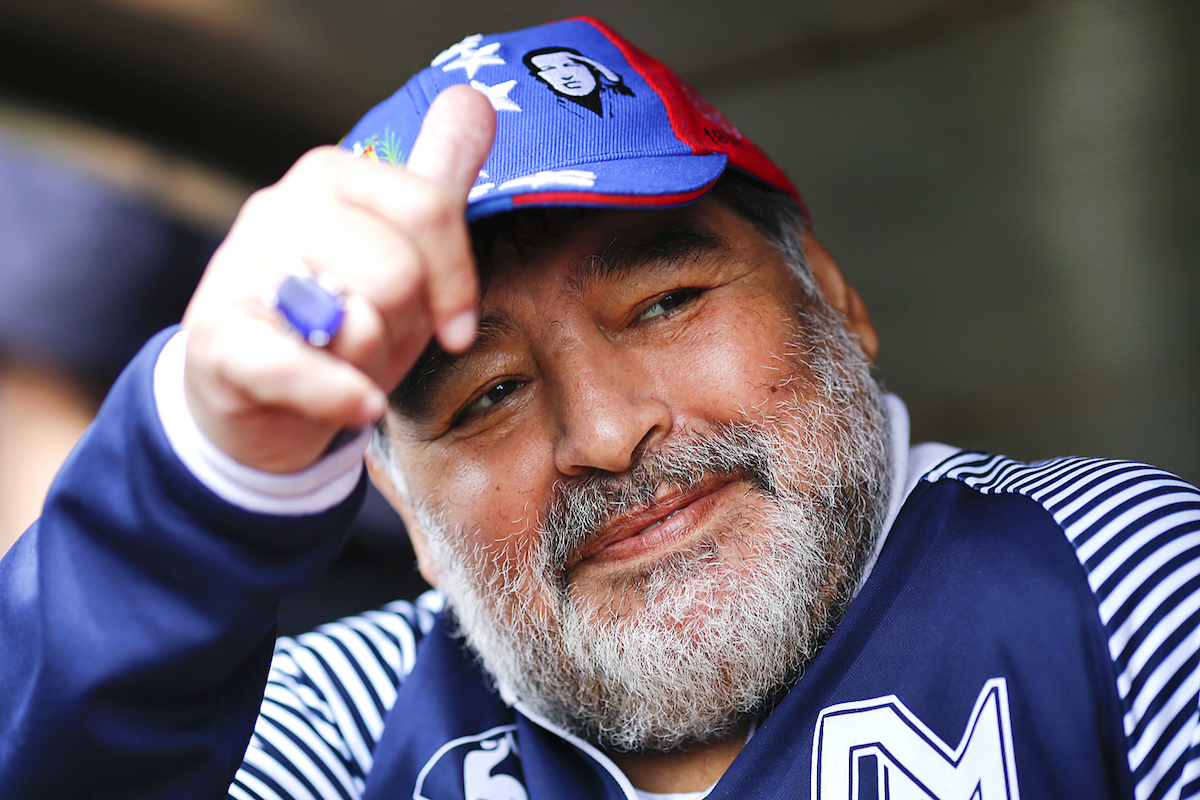 Diego Maradona alza il pollice