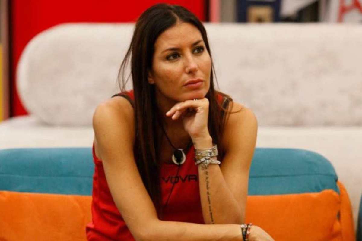 Elisabetta Gregoraci pensierosa