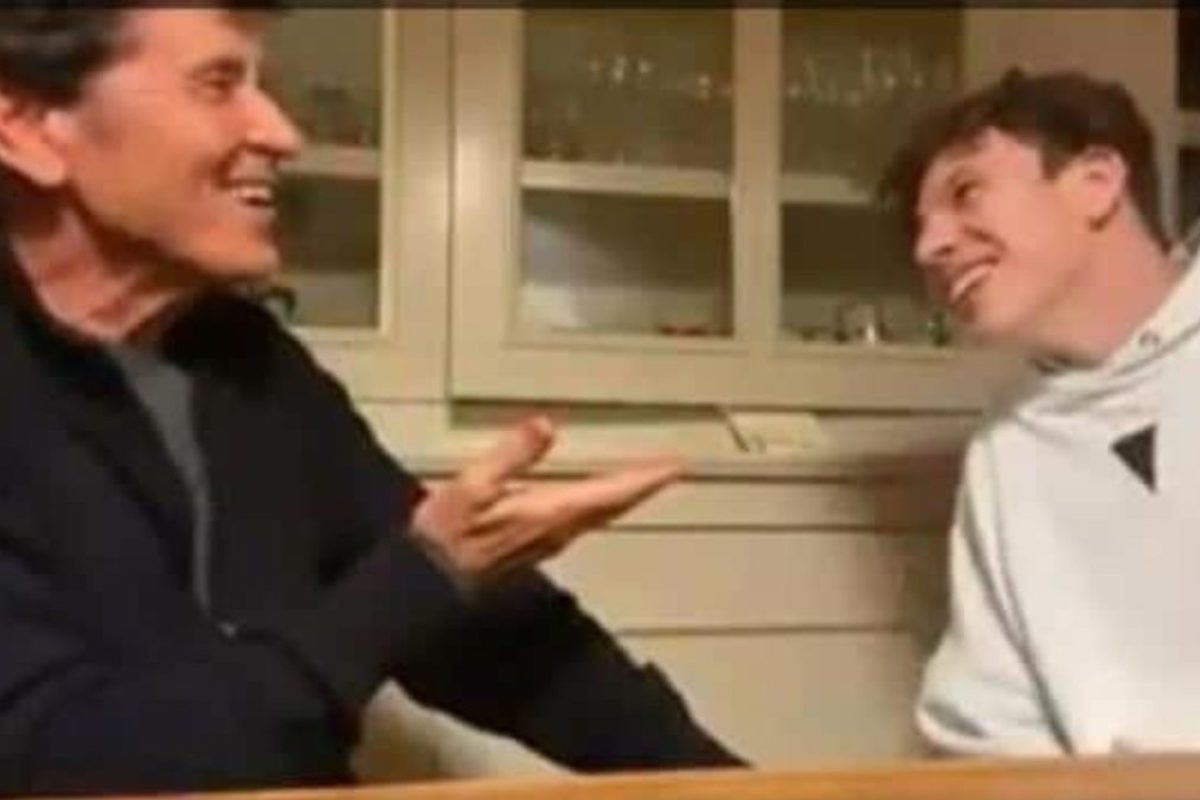 Il nipote Giovanni imita Gianni Morandi