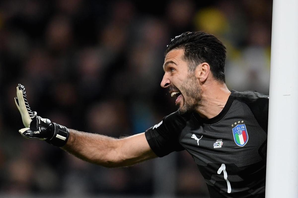 Gigi Buffon difende i pali dell'Italia