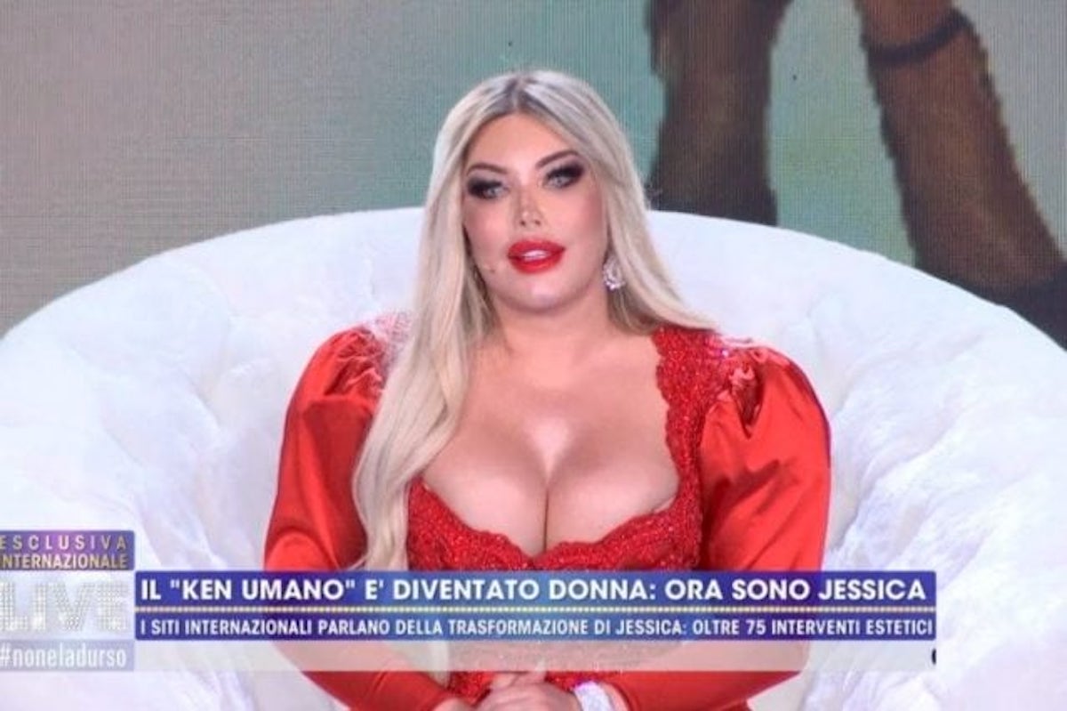 Live – Non è la D’Urso: Jessica Alves litiga con il prof. Lorenzetti e parla della chirurgia