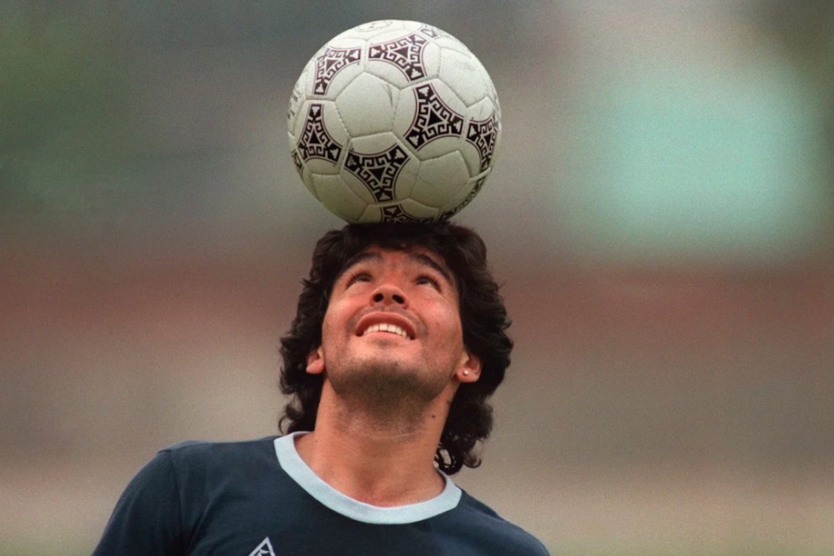 Maradona palleggia