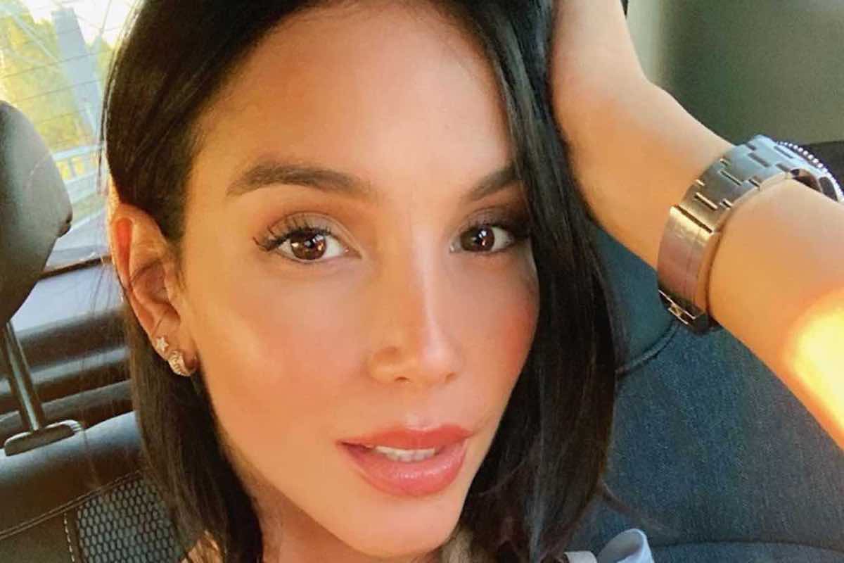 Paola Di Benedetto, confessione su noto volto tv: “Mi ha bruciato e tagliato i vestiti”