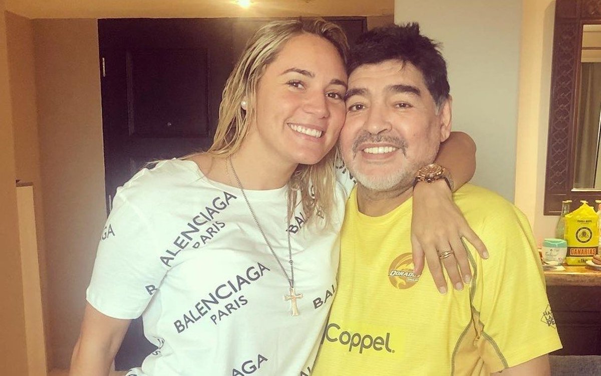 Rocio Oliva, ultima moglie di Diego Armando Maradona, viene bloccata alla veglia funebre