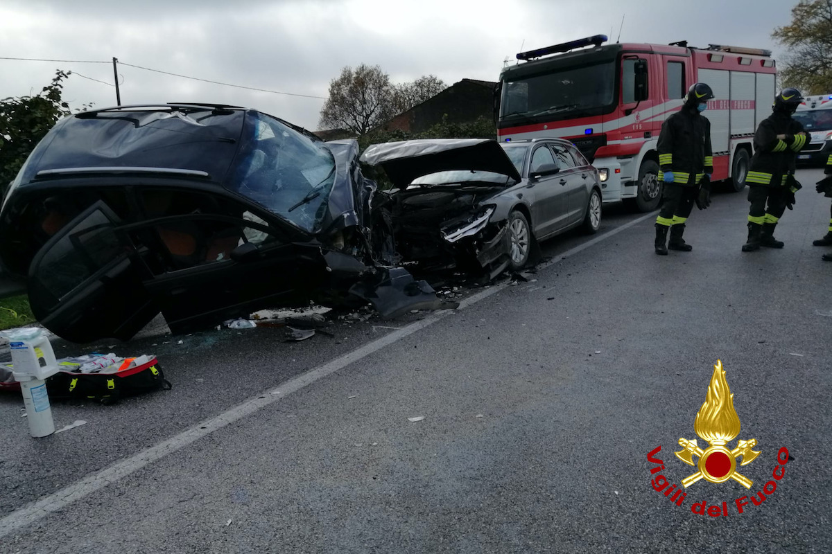 Auto e camion vigili del fuoco