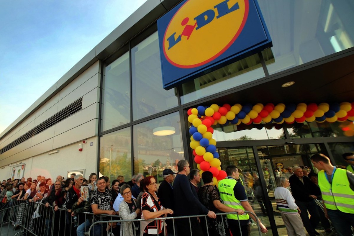 Scarpe Lidl, tutti le vogliono: in vendita fino a 1.500 euro. Ecco per quale motivo