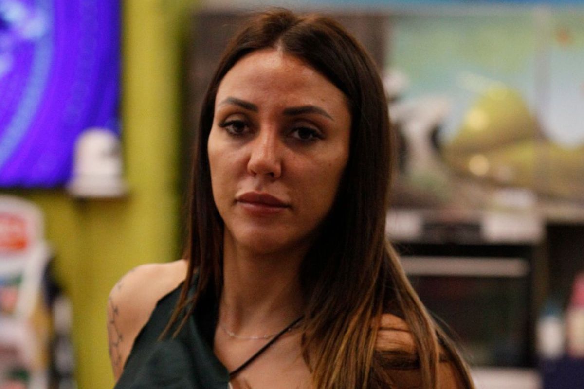Selvaggia Roma, la risata provoca l’ilarità dei co-inquilini: sul web è tripudio