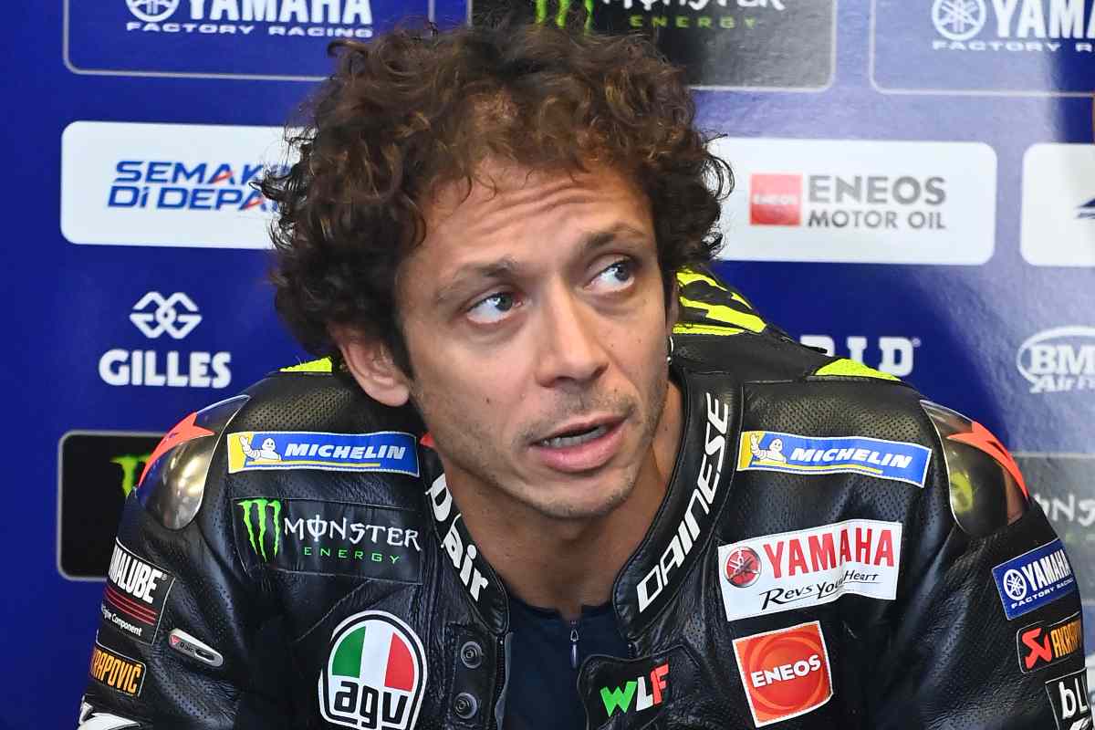 Valentino Rossi senza il casco