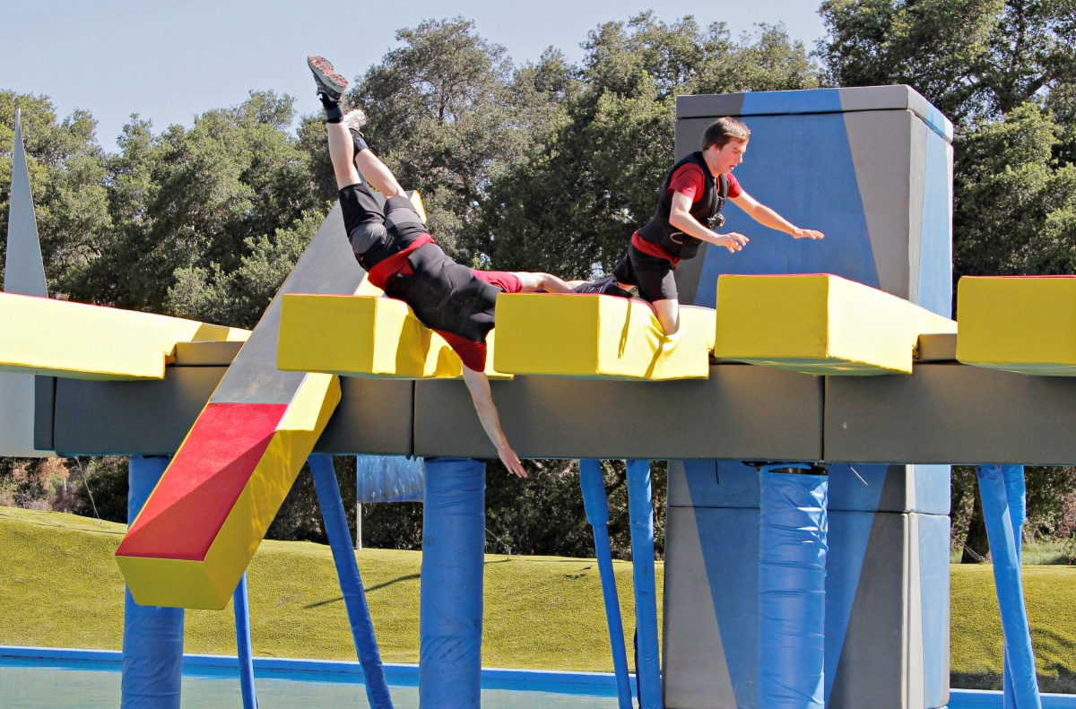 Durante le registrazioni di Wipeout, un concorrente ha un malore e muore