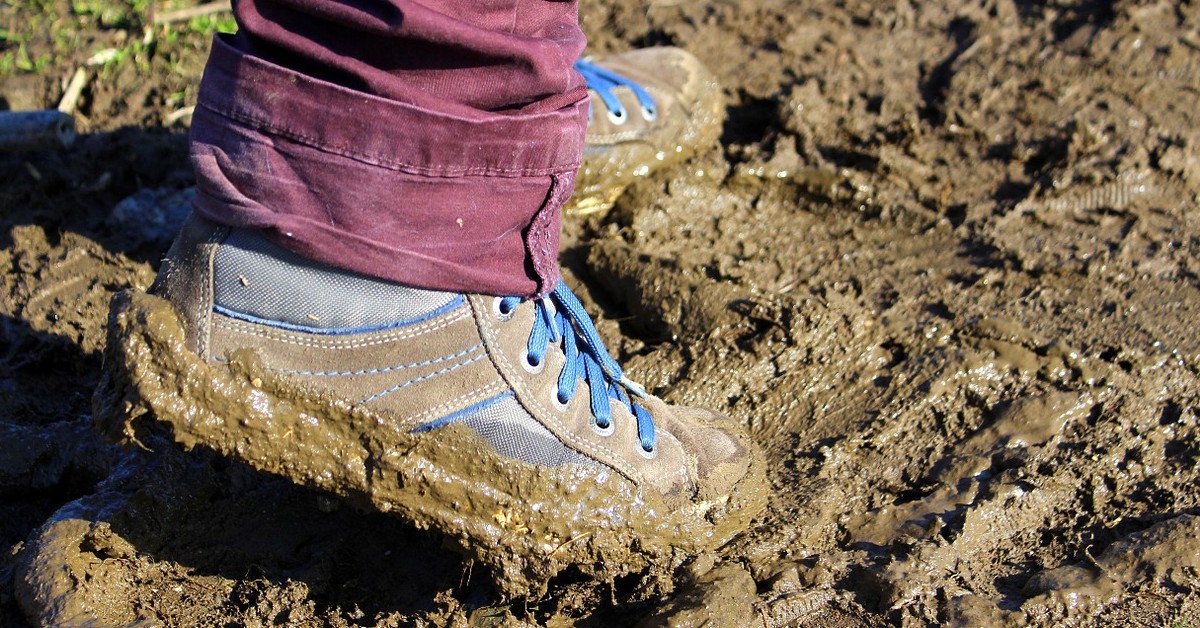 Come pulire scarpe e stivali sporchi di fango senza lasciare tracce: tutti i trucchi