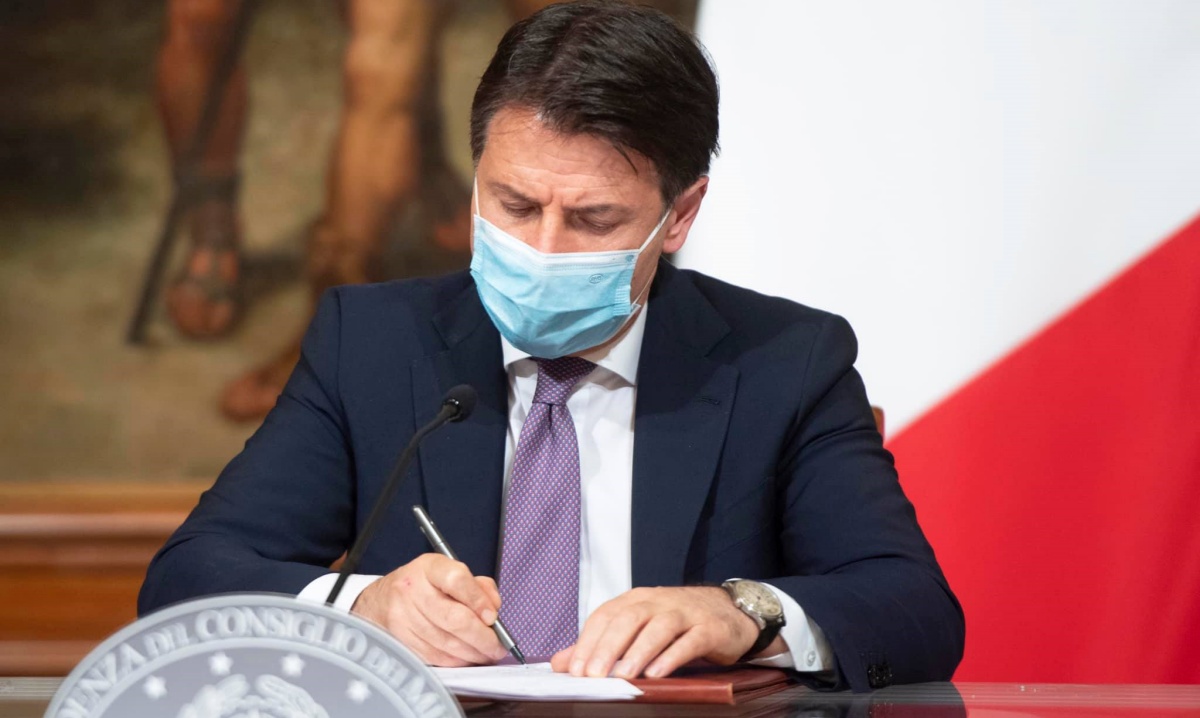 Giuseppe Conte sul tema Natale