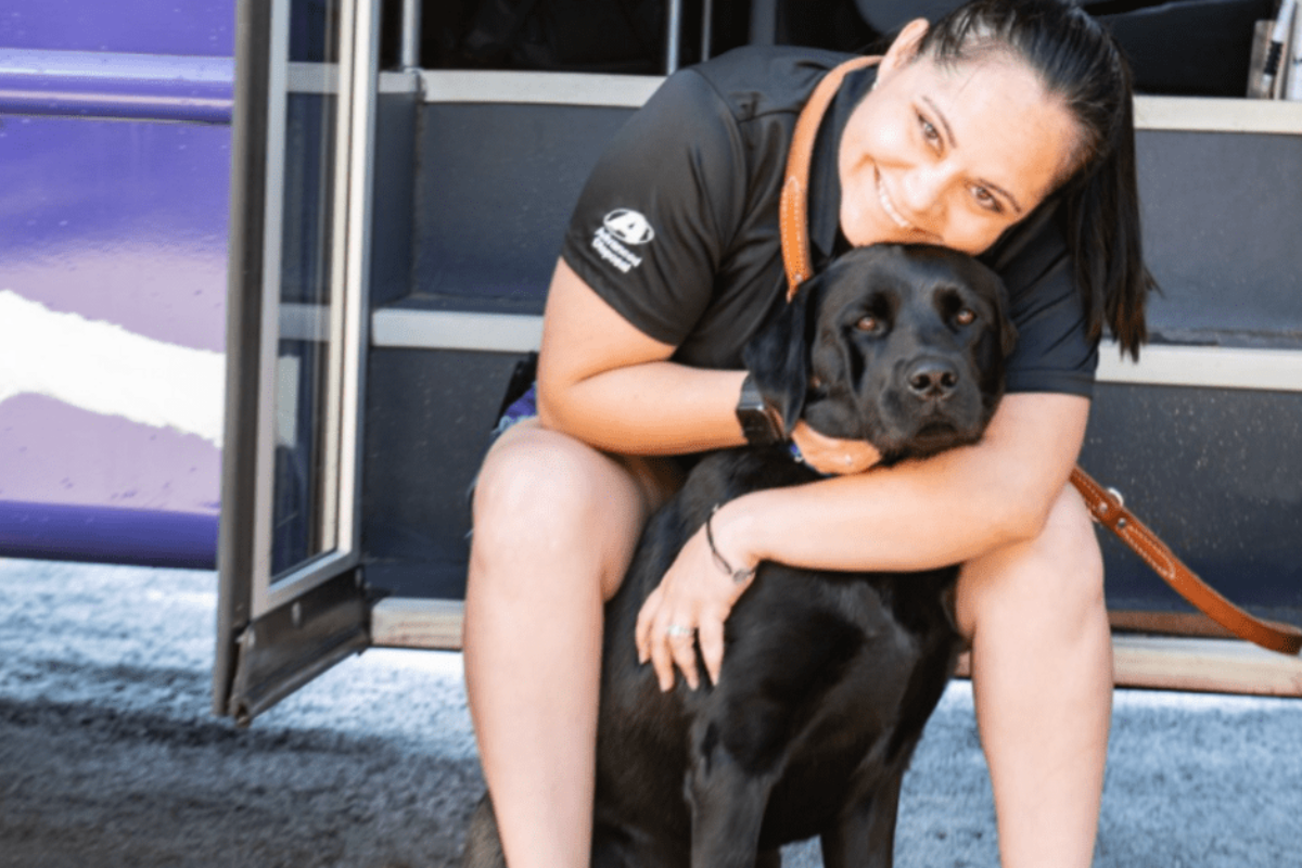 Il legame nato tra il cane Hope e Ashley McCaffrey, veterana dell’esercito