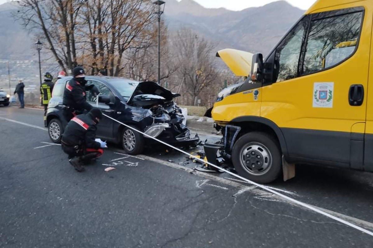 incidente con lo scuolabus feriti