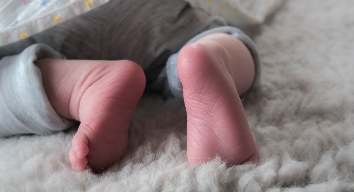 Il racconto della mamma del neonato gettato 