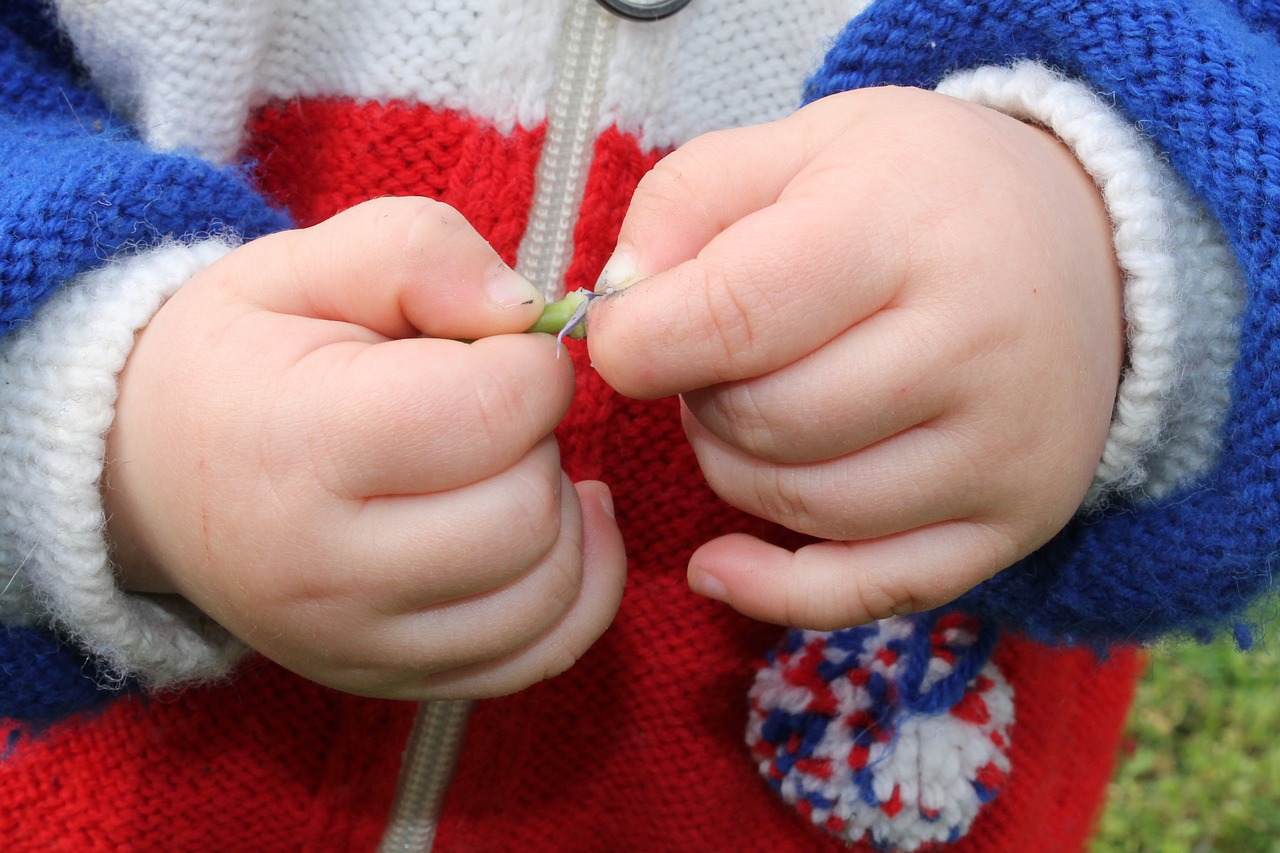 Bambini giocano insieme