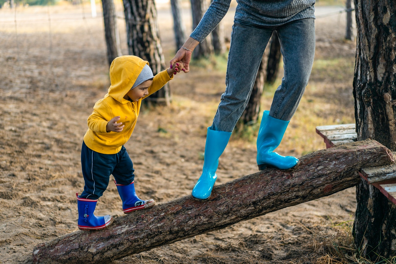 Suocera ed educazione del figlio: quali sono i limiti che bisogna impostare?