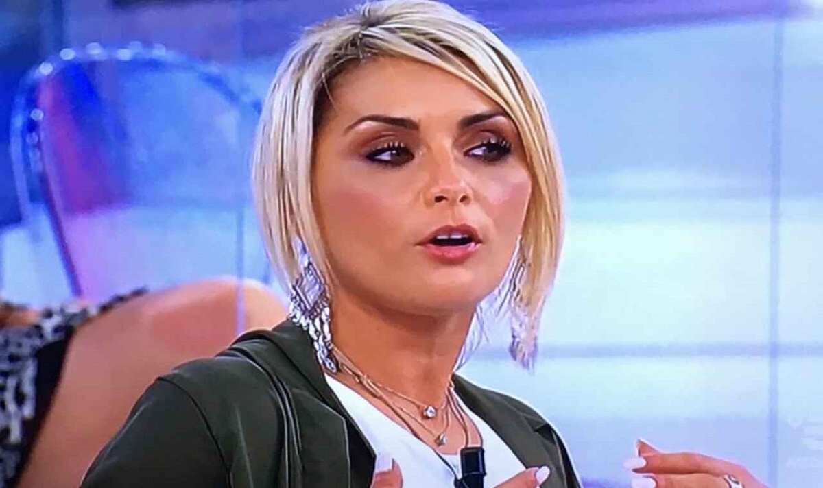 UeD Carlotta denuncia profili fake a suo nome