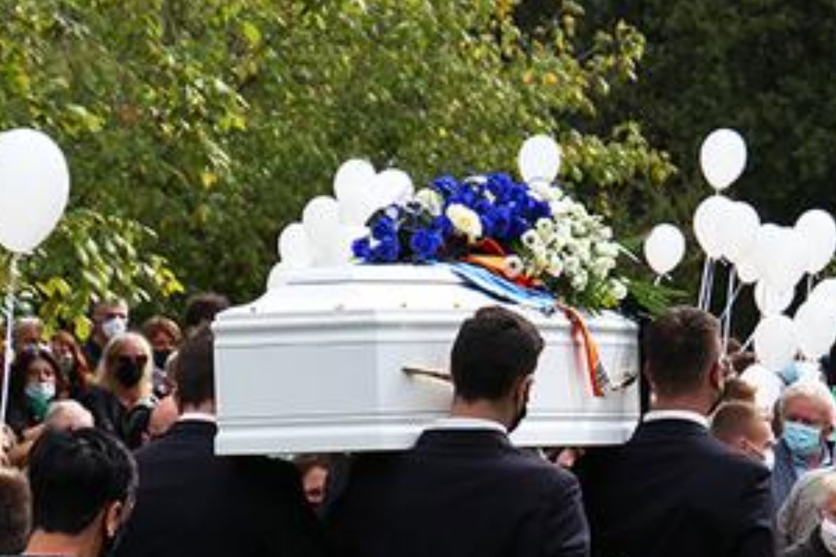 Dolore al funerale di Joseph, 12enne morto dopo aver accusato un malore