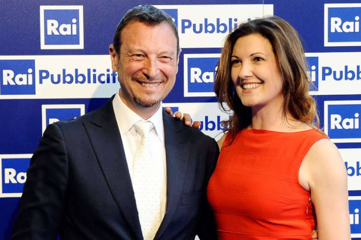 Giovanna Civitillo e Amadeus a un evento Rai