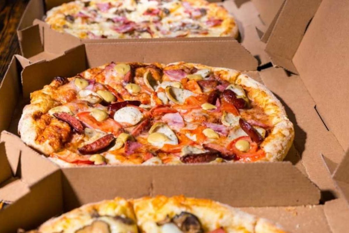 Dove si butta il cartone della pizza? In tanti sbagliano. Questo lo devi sapere