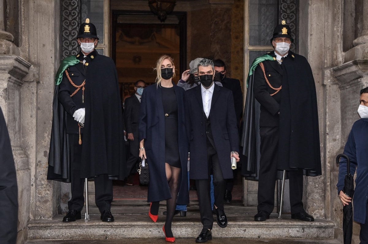 Chiara Ferragni e Fedez escono da Palazzo Marino