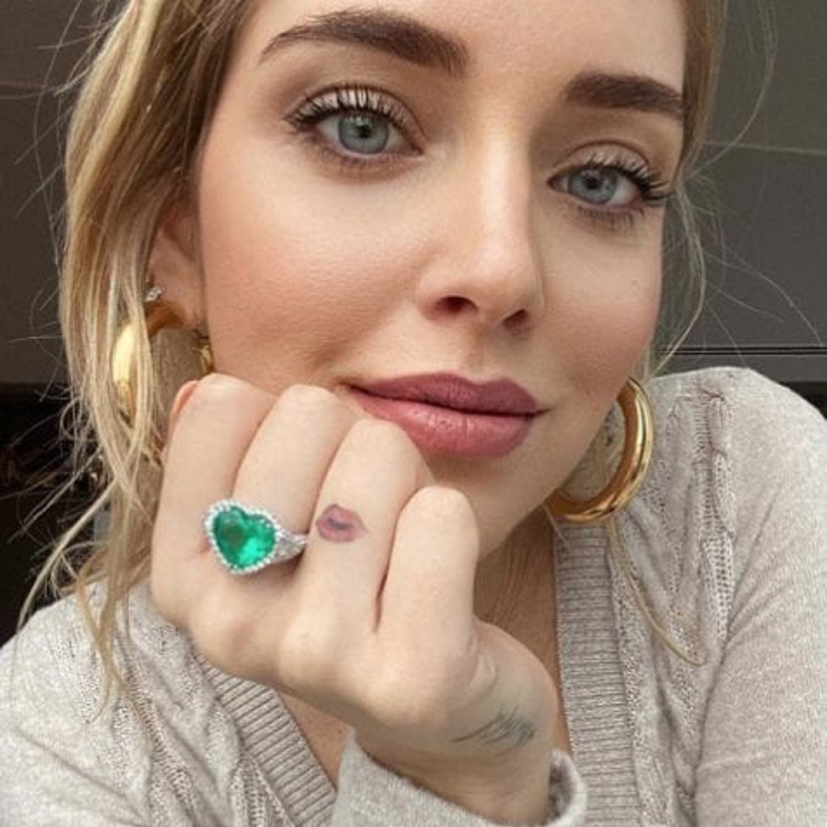 Il nuovo anello di Chiara Ferragni: ecco quanto costa