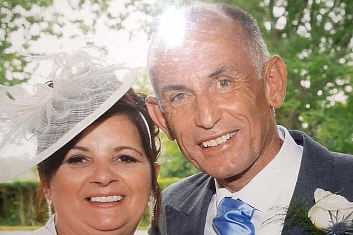 Nota che i suoi bisogni rimanevano a galla, poi la terribile scoperta
