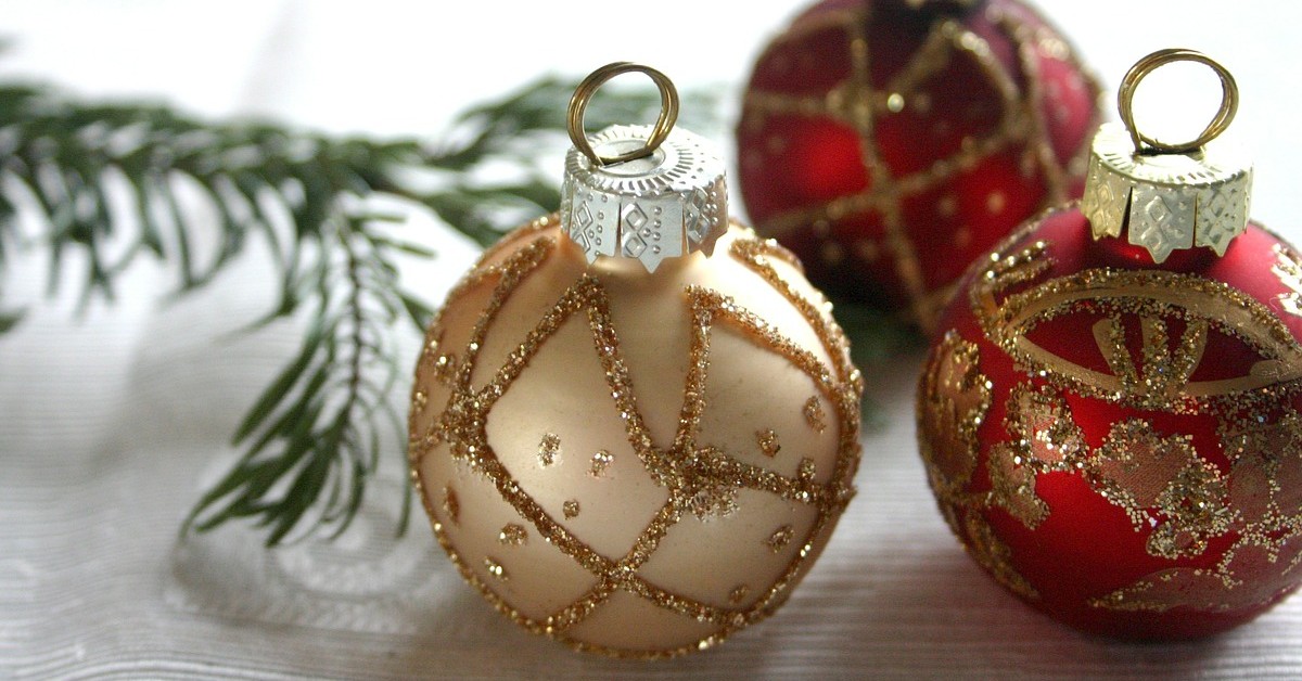 Come pulire le decorazioni natalizie: trucchi e consigli per addobbi e ghirlande