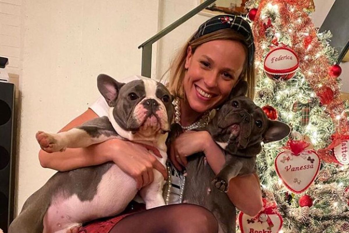 Pellegrini Federica celebra il Natale insieme ai suoi cani