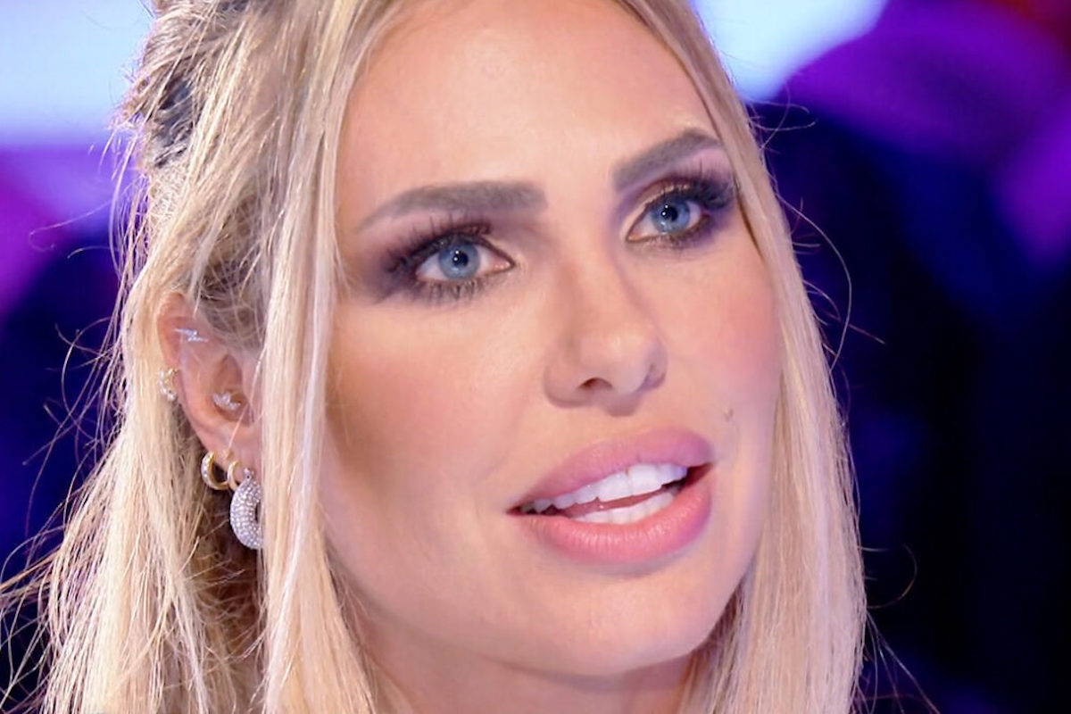 Ilary Blasi primo piano