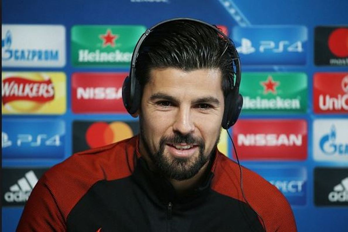 Nolito risponde ai microfoni