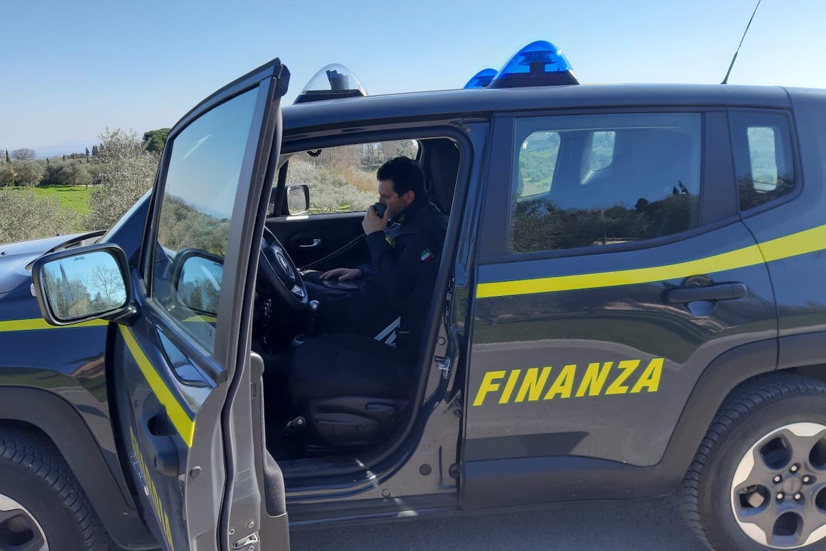 Guardia di Finanza pattuglia