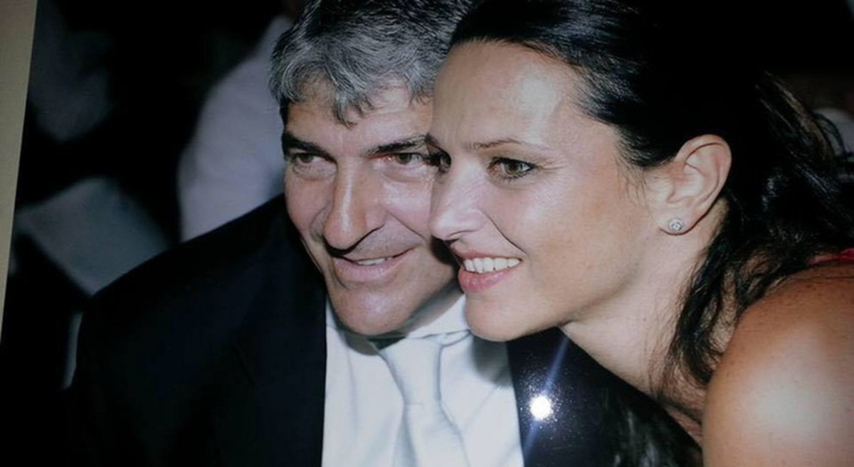 “Ho preso la sua mano e l’ho messa sulla mia testa”: gli ultimi strazianti momenti della vita di Paolo Rossi, raccontati da sua moglie