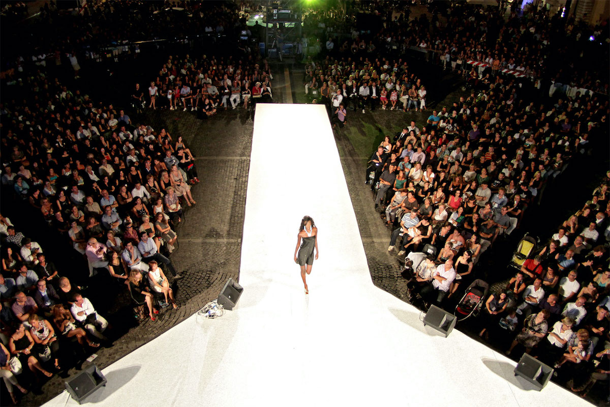 Lutto nel mondo della moda: se ne va lo stilista del futuro