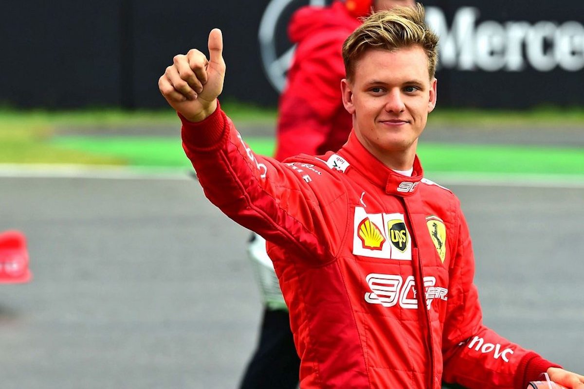 Mick Schumacher fa il pollice