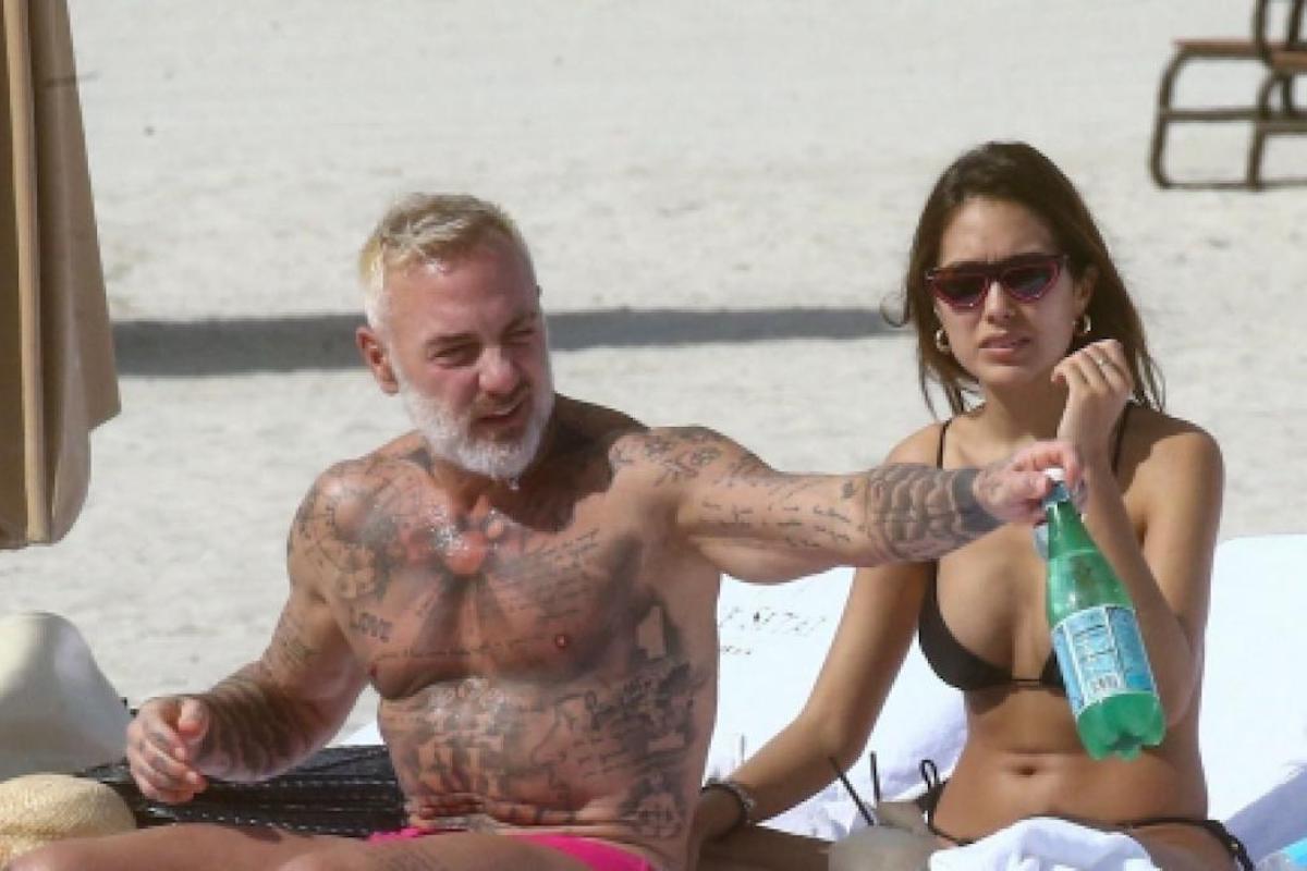 In spiaggia Gianluca Vacchi e Sharon Fonseca