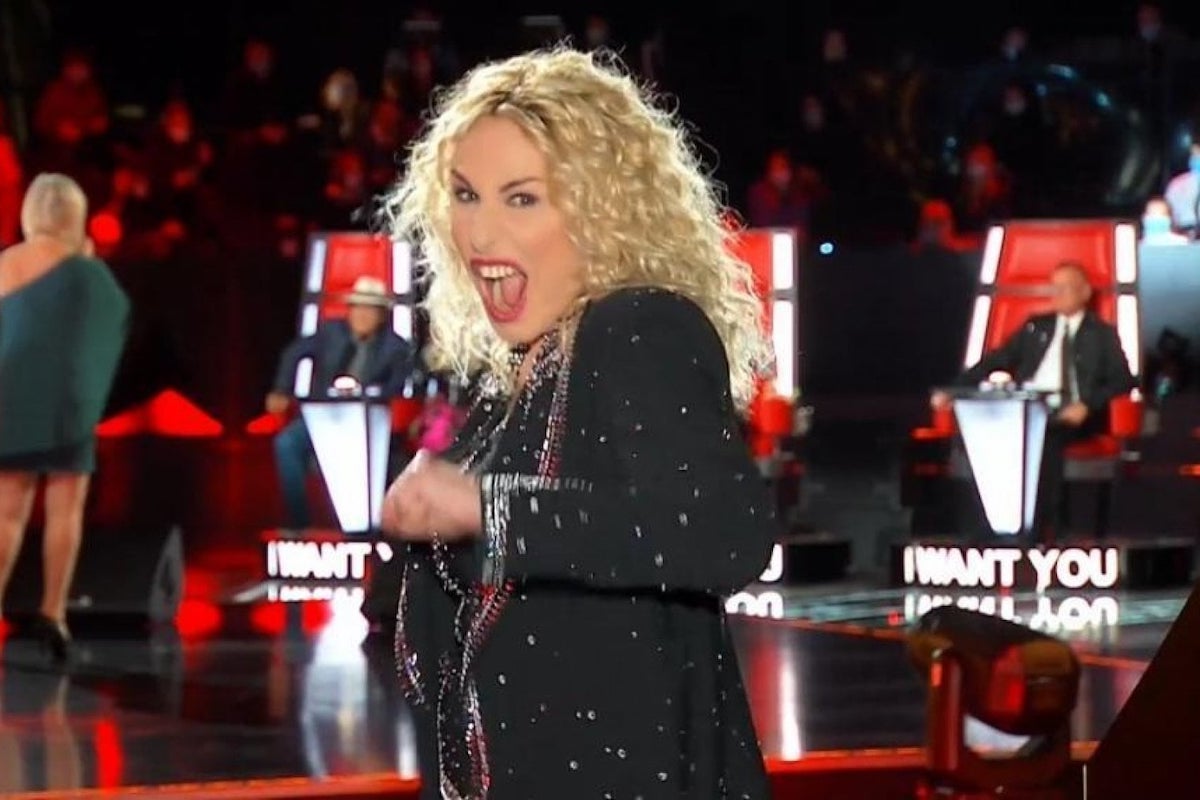 The Voice Senior, concorrente ruba la scena: poi si scopre che sua figlia è una cantante molto famosa