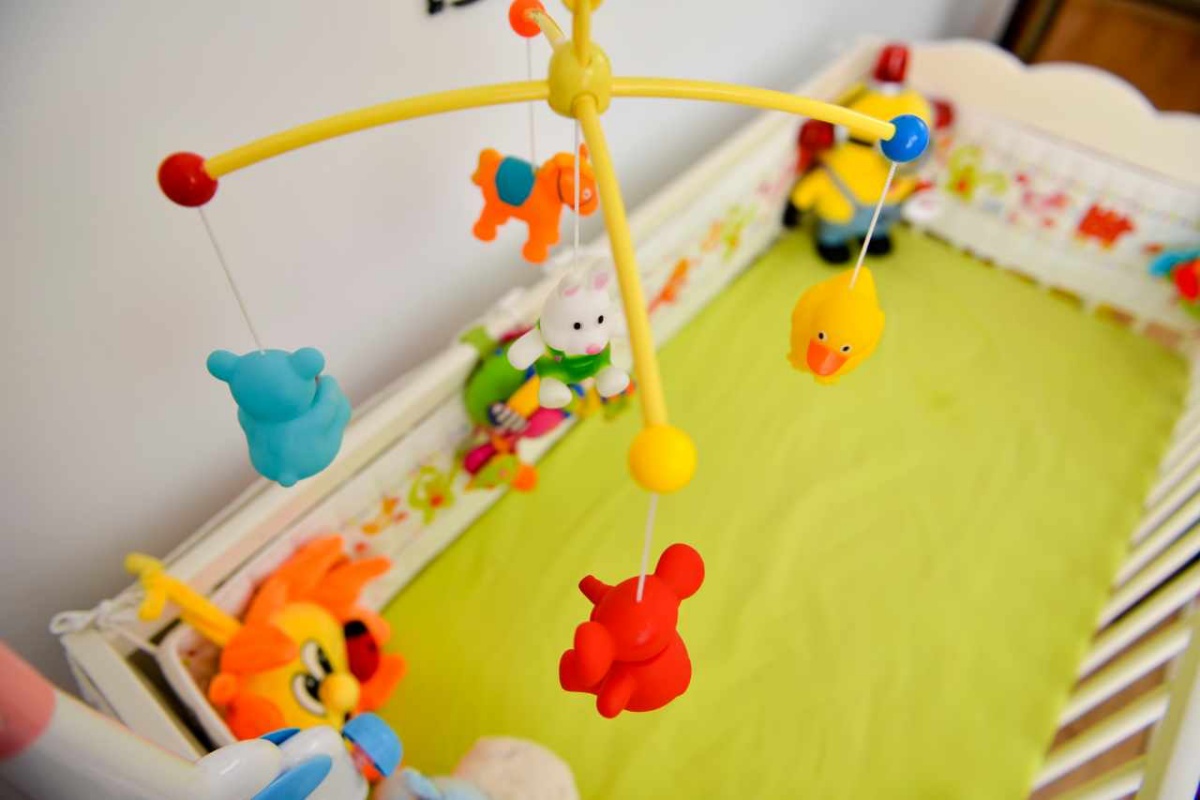Ancona, bambino di 2 anni trovato morto. Il cordoglio del sindaco: “Vicini alla mamma!”