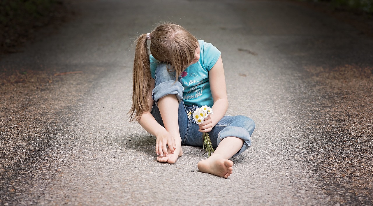 Bambina lasciata sola al freddo a Parma