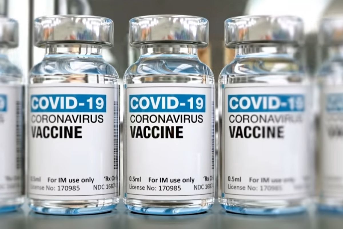 “Chi non si vaccina sarà registrato”. C’è chi sceglie la linea dura