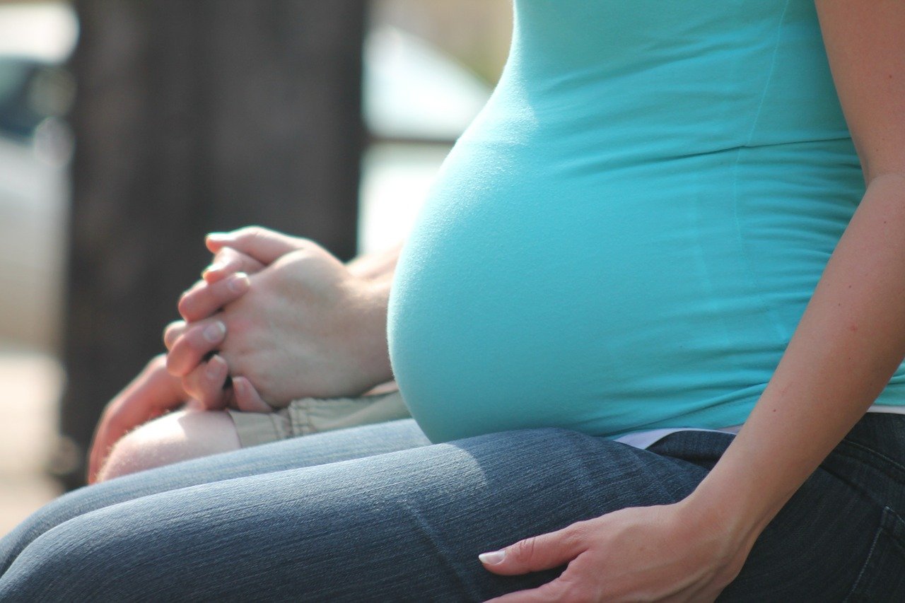 Mamma in attesa del terzo figlio