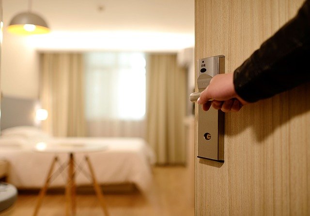 cosa controllare in hotel all'arrivo