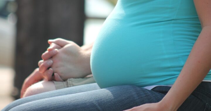Tragedia a Napoli, donna incinta partorisce a 6 mesi