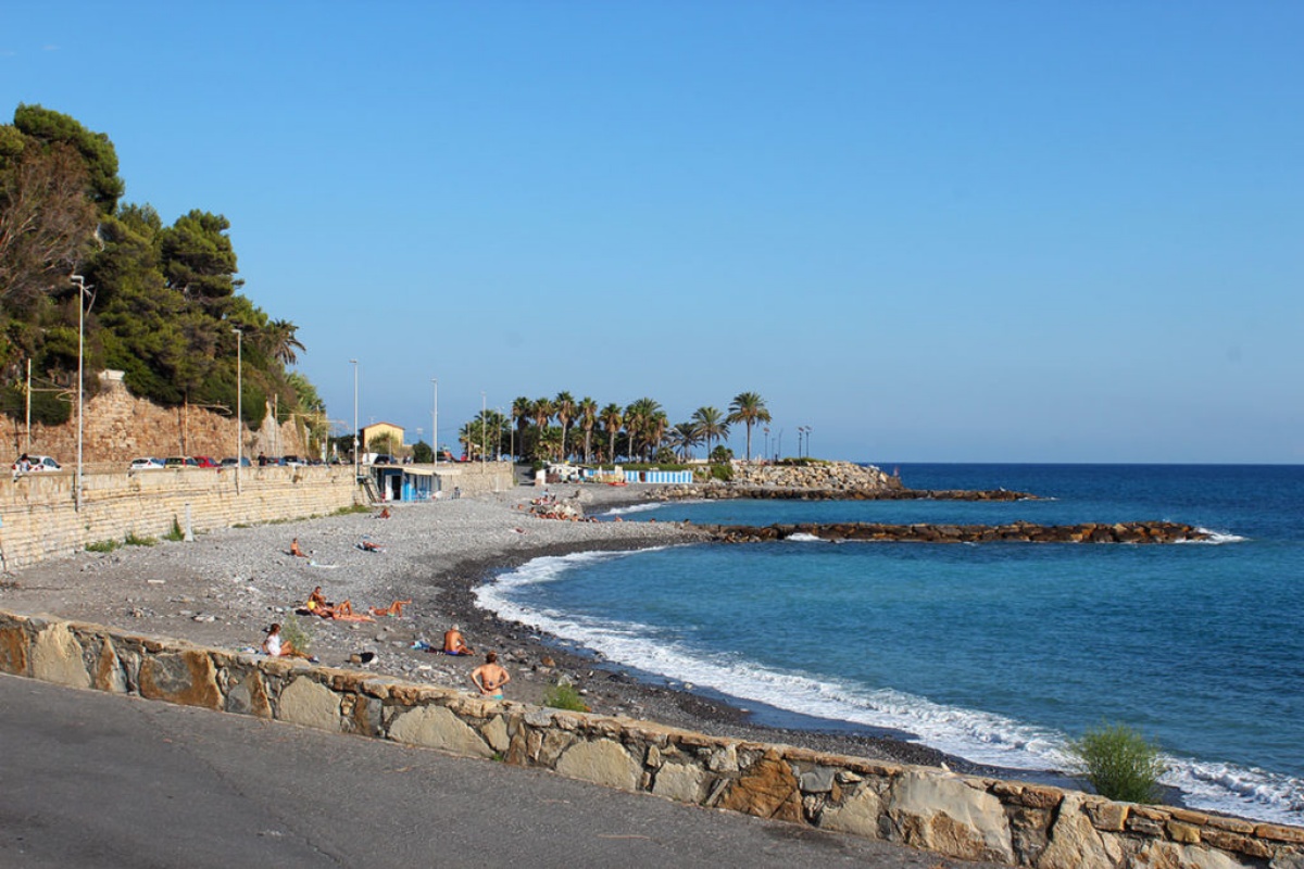 Trovato un feto sulla spiaggia di Imperia