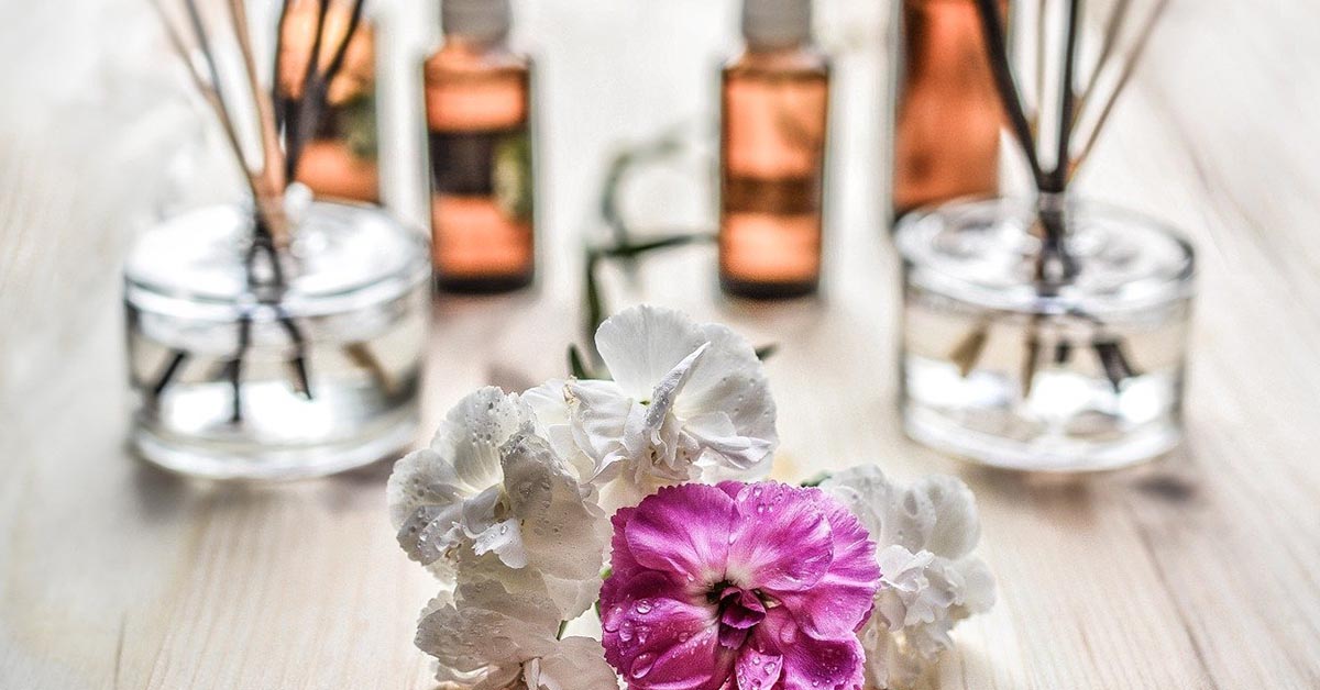 Fragranze e profumi da indossare e odorare in gravidanza: una piccola guida