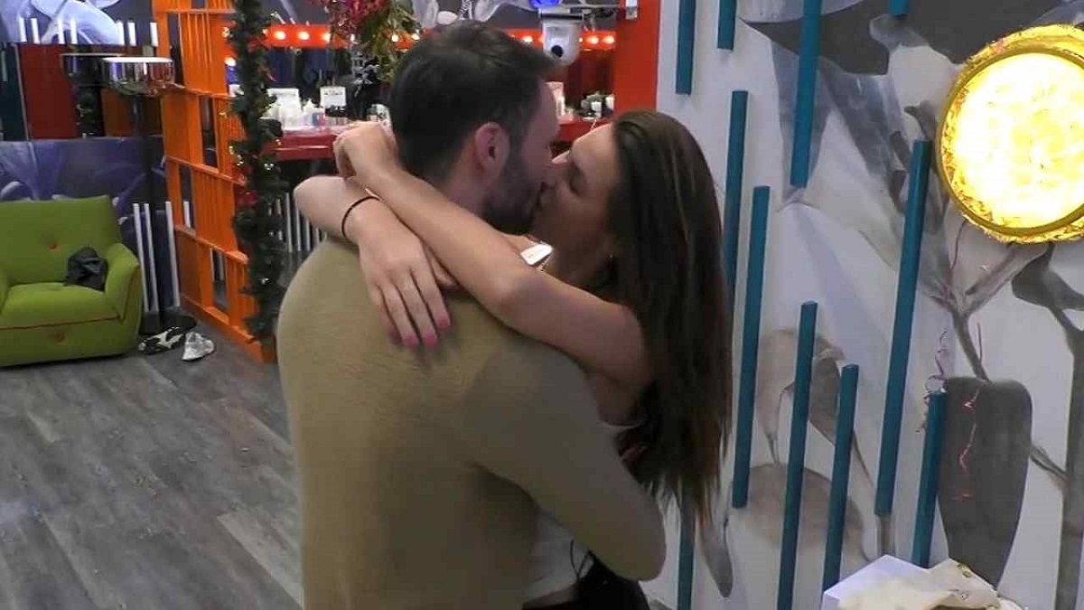 GF Vip: Scatta il bacio tra Andrea Zenga e Dayane