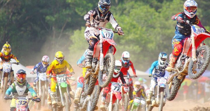 pilota di motocross muore