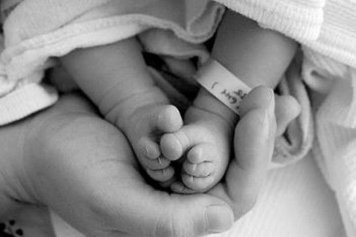 Neonata malnutrita morta in ospedale: l’avvocato dei genitori ha deciso di rompere il silenzio su ciò che è accaduto