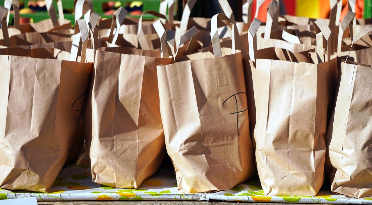 Poliziotti fanno la spesa alla famiglia di Pisa che non ha i soldi per mangiare