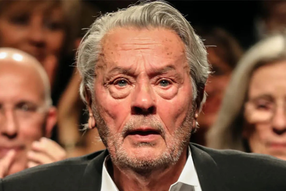 Lutto per Alain Delon: “Te ne sei andata così rapidamente”
